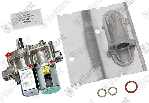 Vaillant Umstellsatz mit zwei Ventilen, einem Gehäuse und Dichtungen, auf silbernem Untergrund. Komponenten zum Umbau von Heizgeräten.